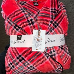 VS plush plaid robe NWT size Small